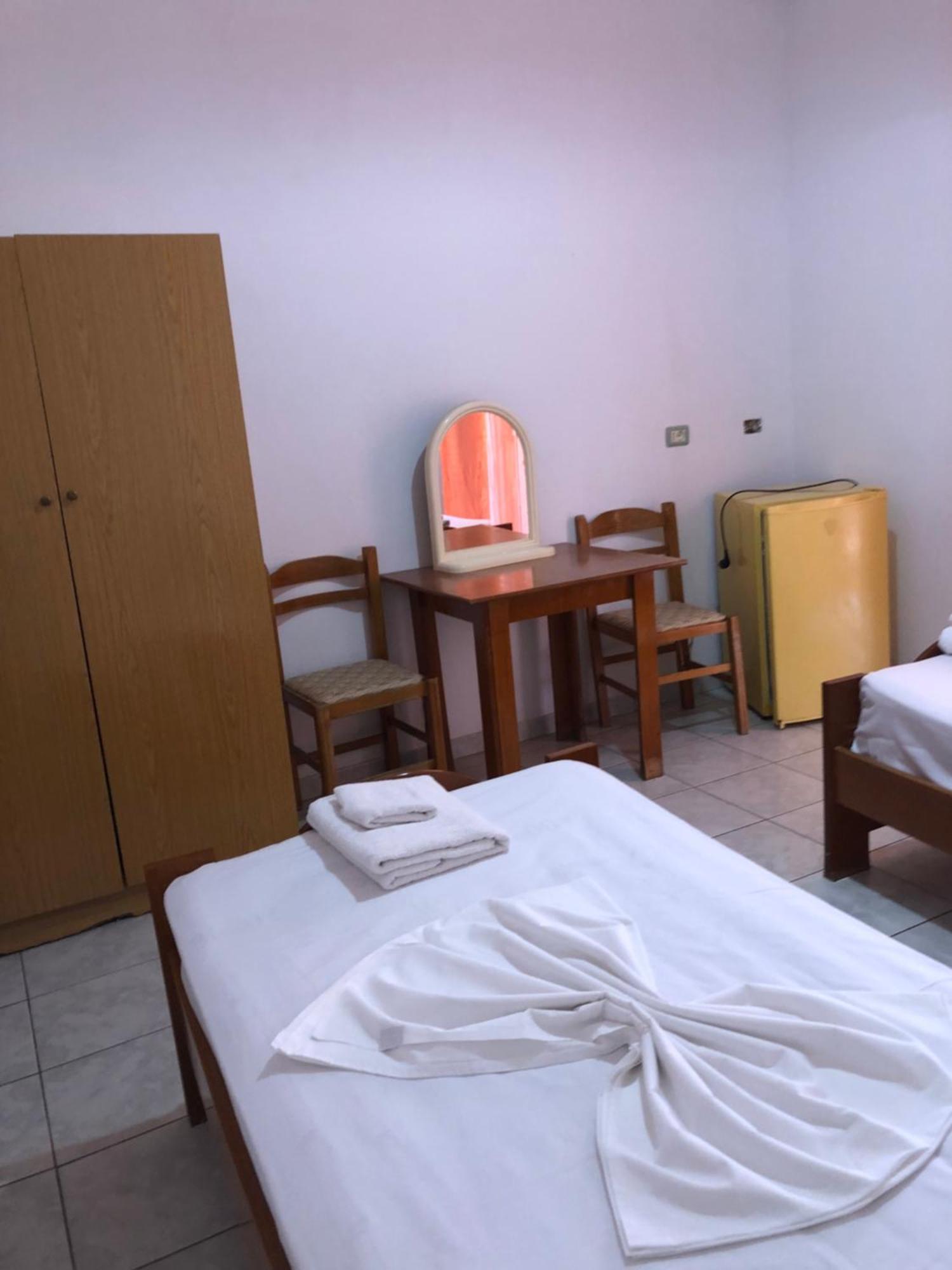 Sotiri Rooms Sarandë Esterno foto
